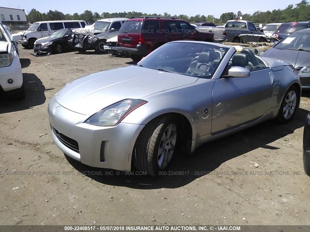 JN1AZ36AX5M759088 - 2005 NISSAN 350Z ROADSTER SILVER photo 2