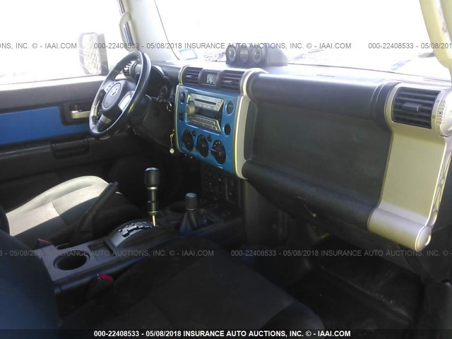 JTEBU11F670075300 - 2007 TOYOTA FJ CRUISER BLUE photo 5