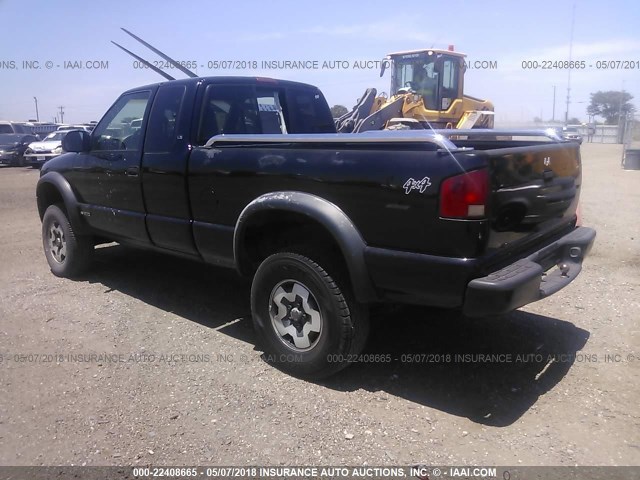 1GCCT19W5Y8149714 - 2000 CHEVROLET S TRUCK S10 BLACK photo 3