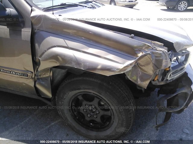 1GNDT13S022430251 - 2002 CHEVROLET TRAILBLAZER  GOLD photo 6