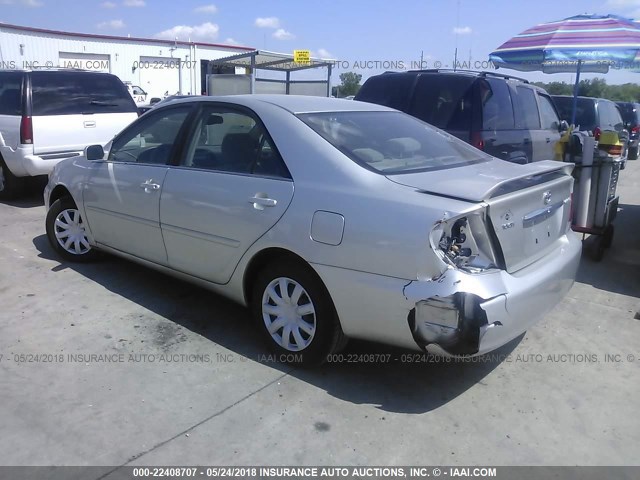 JTDBE32K563056422 - 2006 TOYOTA CAMRY LE/XLE SILVER photo 3