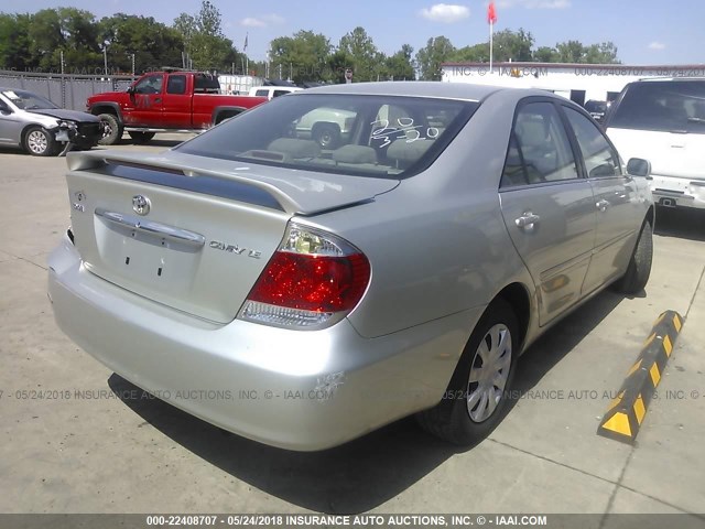 JTDBE32K563056422 - 2006 TOYOTA CAMRY LE/XLE SILVER photo 4