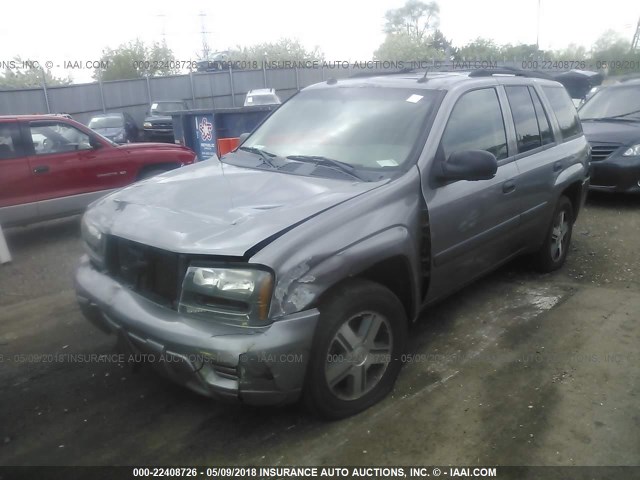 1GNDS13S352161928 - 2005 CHEVROLET TRAILBLAZER LS/LT GRAY photo 2