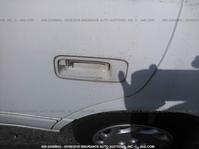 4T1BG28K5WU291968 - 1998 TOYOTA CAMRY CE/LE/XLE 白色 照片 6