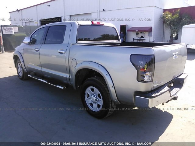 5TFEY5F18DX140449 - 2013 TOYOTA TUNDRA CREWMAX SR5 SILVER photo 3