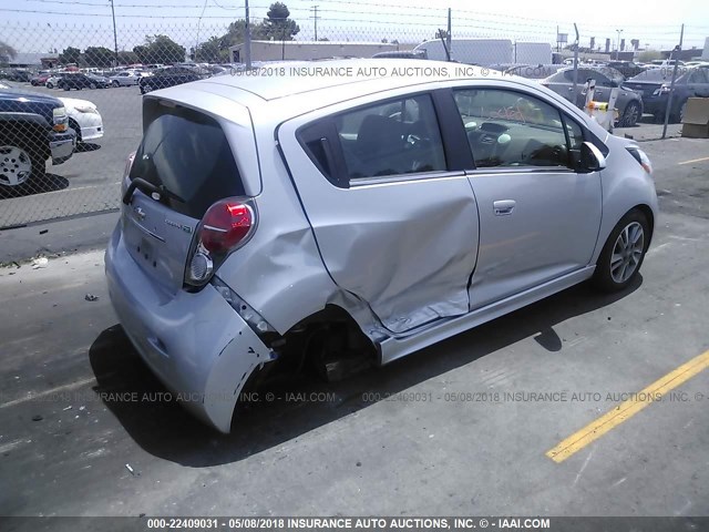 KL8CL6S09GC649530 - 2016 CHEVROLET SPARK EV 2LT SILVER photo 4