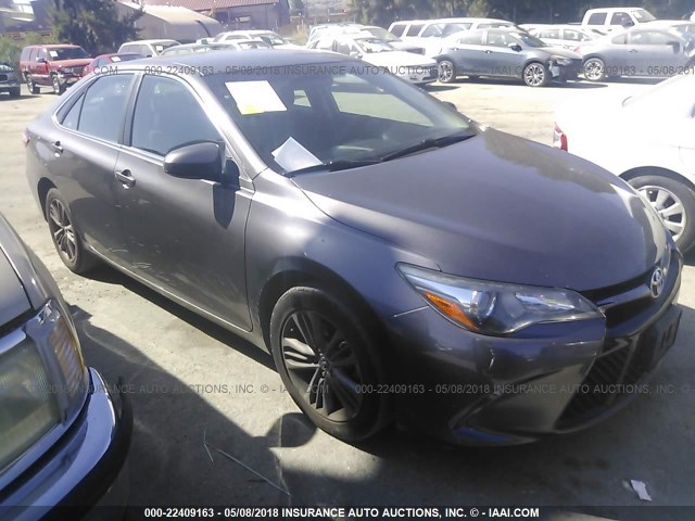 4T1BF1FK5FU948087 - 2015 TOYOTA CAMRY LE/XLE/SE/XSE Grau Foto 1