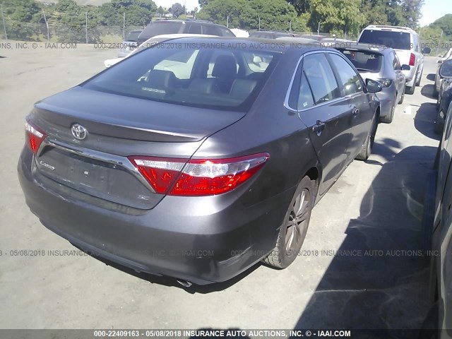 4T1BF1FK5FU948087 - 2015 TOYOTA CAMRY LE/XLE/SE/XSE GRAY photo 4