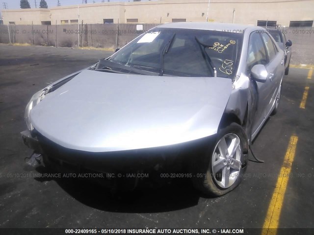 4T1BF1FK3EU406551 - 2014 TOYOTA CAMRY L/SE/LE/XLE 银色 照片 2