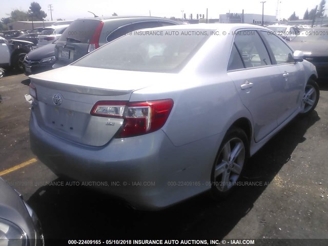 4T1BF1FK3EU406551 - 2014 TOYOTA CAMRY L/SE/LE/XLE 银色 照片 4