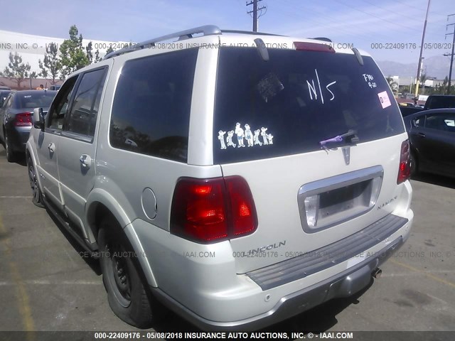 5LMFU27R94LJ43993 - 2004 LINCOLN NAVIGATOR WHITE photo 3