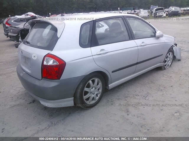 KNAFE162455074829 - 2005 KIA SPECTRA5 SILVER photo 4