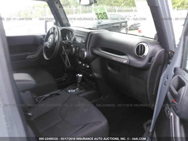 1C4HJWDG6EL282998 - 2014 JEEP WRANGLER UNLIMITE SPORT GRAY photo 5