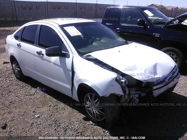 1FAHP34N78W119331 - 2008 FORD FOCUS S/SE WHITE photo 1