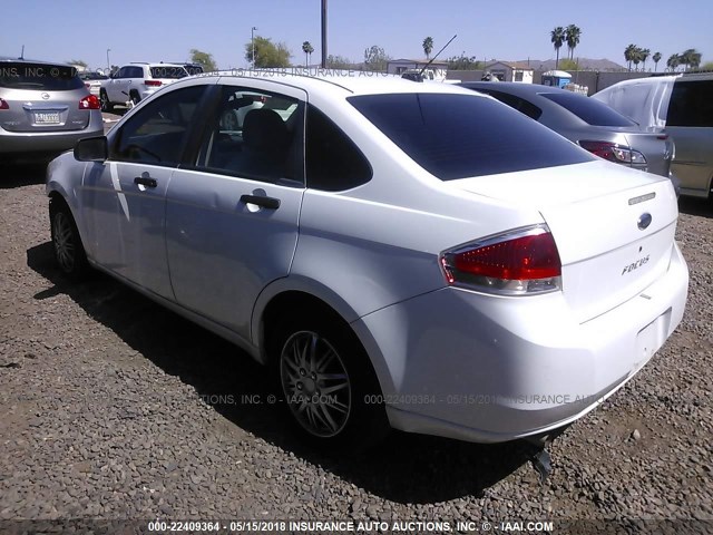 1FAHP34N78W119331 - 2008 FORD FOCUS S/SE WHITE photo 3