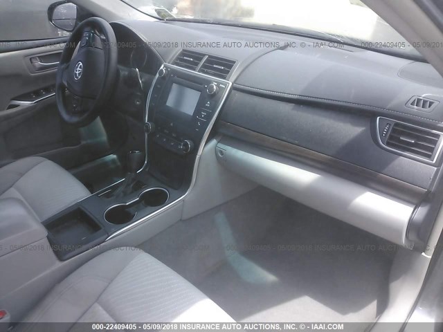 4T4BF1FK3GR578751 - 2016 TOYOTA CAMRY LE/XLE/SE/XSE 灰色 照片 5
