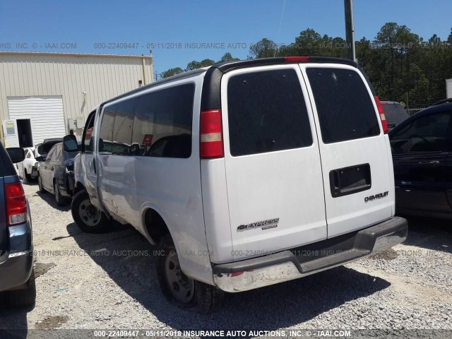 1GAHG35U761209159 - 2006 CHEVROLET EXPRESS G3500  WHITE photo 3