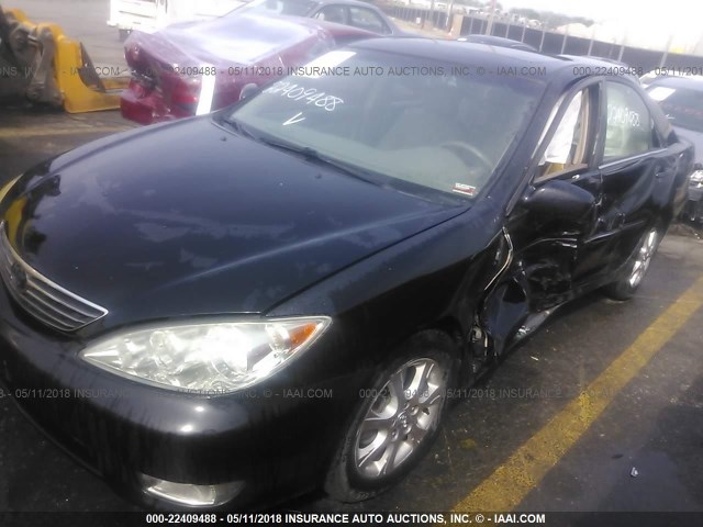 4T1BE30K15U604147 - 2005 TOYOTA CAMRY LE/XLE/SE შავი ფოტო 2