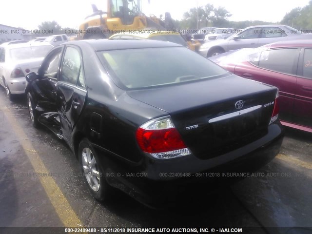4T1BE30K15U604147 - 2005 TOYOTA CAMRY LE/XLE/SE შავი ფოტო 3