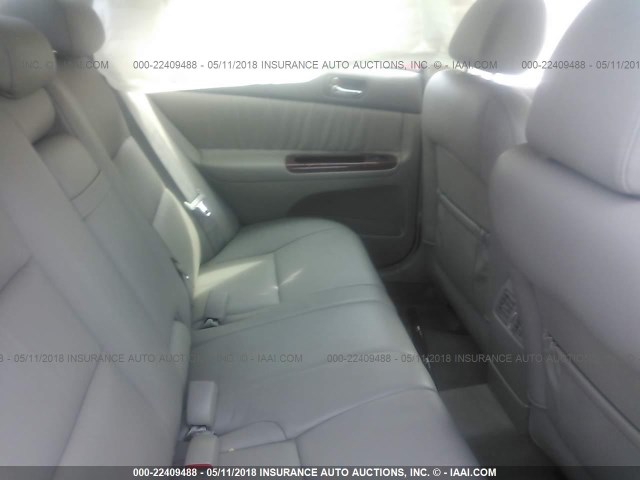 4T1BE30K15U604147 - 2005 TOYOTA CAMRY LE/XLE/SE შავი ფოტო 8