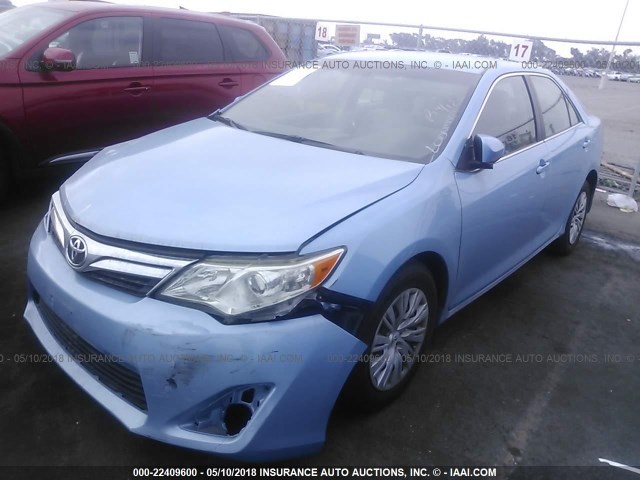 4T4BF1FK0DR307190 - 2013 TOYOTA CAMRY L/SE/LE/XLE 浅蓝色 照片 2