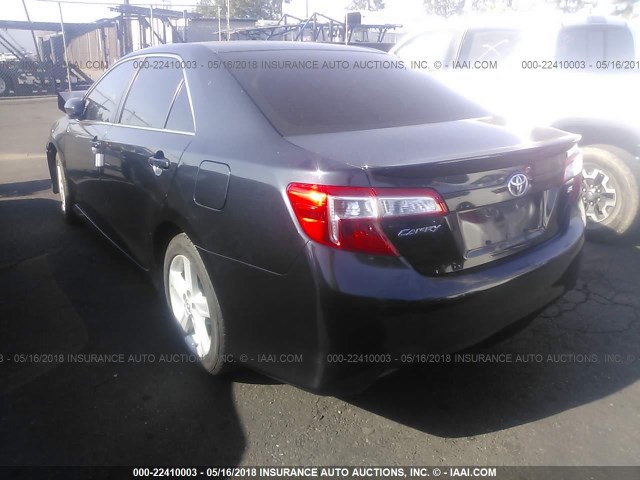 4T1BF1FK9CU102119 - 2012 TOYOTA CAMRY SE/LE/XLE შავი ფოტო 3
