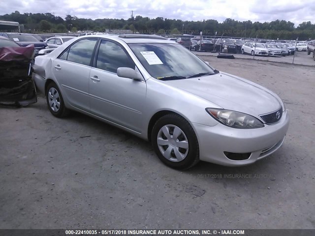 4T1BE32K65U085884 - 2005 TOYOTA CAMRY LE/XLE/SE 银色 照片 1