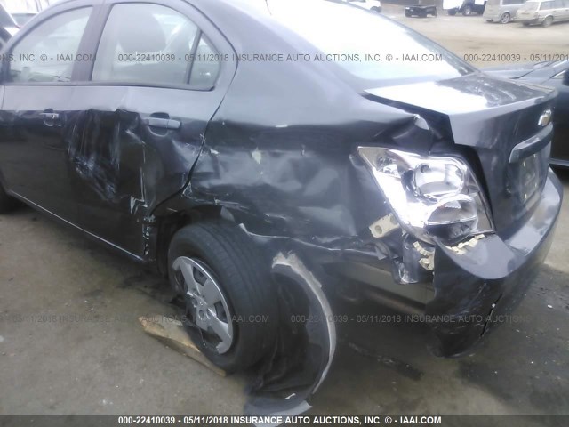 1G1JA5SG5D4185114 - 2013 CHEVROLET SONIC LS ნაცრისფერი ფოტო 6