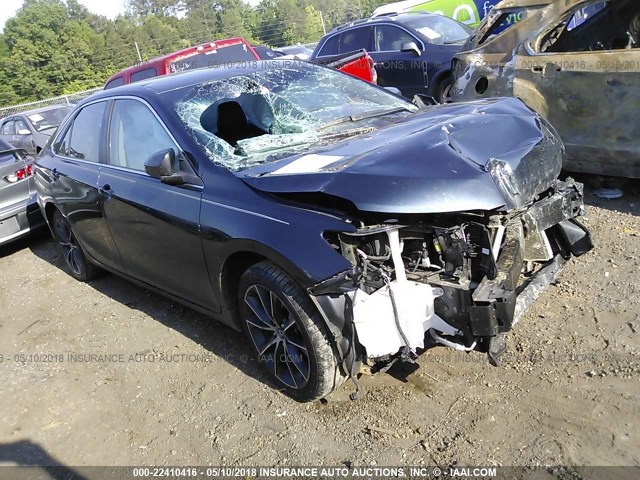 4T1BF1FK2FU067668 - 2015 TOYOTA CAMRY LE/XLE/SE/XSE ნაცრისფერი ფოტო 1