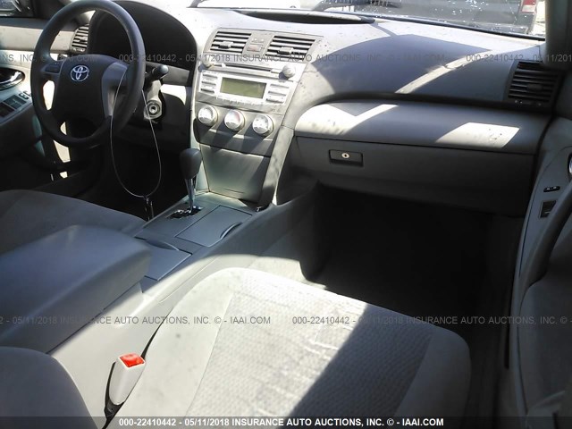 4T1BF3EKXBU739239 - 2011 TOYOTA CAMRY SE/LE/XLE GRAY photo 5