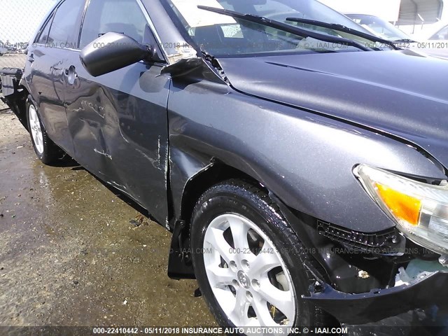 4T1BF3EKXBU739239 - 2011 TOYOTA CAMRY SE/LE/XLE GRAY photo 6