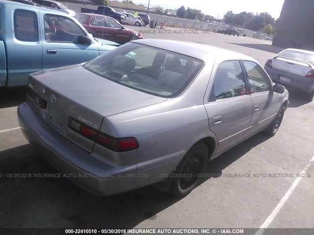 4T1BG22K2XU465571 - 1999 TOYOTA CAMRY CE/LE/XLE 灰色 照片 4