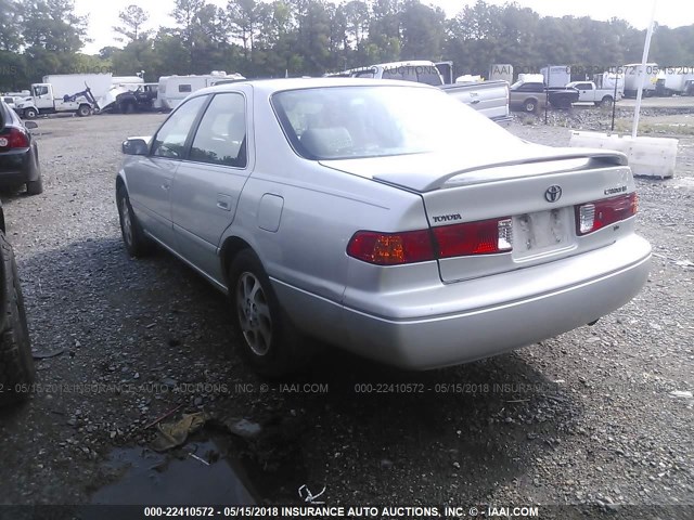 4T1BF28K9YU104723 - 2000 TOYOTA CAMRY LE/XLE SILVER photo 3
