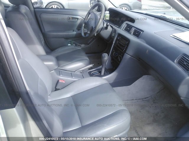 4T1BF28K9YU104723 - 2000 TOYOTA CAMRY LE/XLE SILVER photo 5