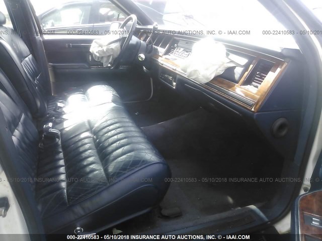 1LNLM81WXRY751703 - 1994 LINCOLN TOWN CAR EXECUTIVE Белый фото 5