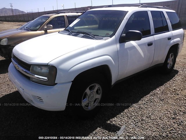 1GNDT13SX22308769 - 2002 CHEVROLET TRAILBLAZER  WHITE photo 2