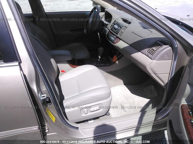 4T1BE30K85U966055 - 2005 TOYOTA CAMRY LE/XLE/SE GOLD photo 5