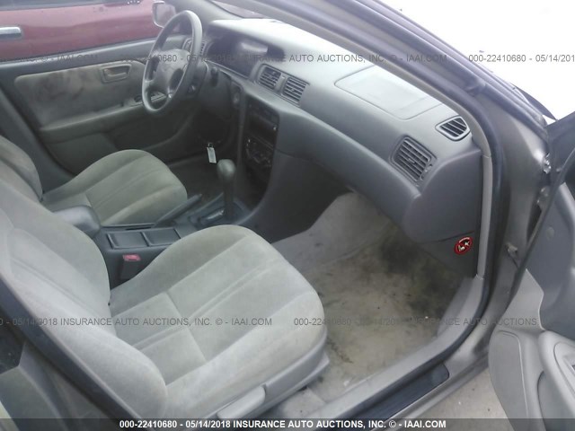 4T1BG22KXVU035087 - 1997 TOYOTA CAMRY CE/LE/XLE BROWN photo 5