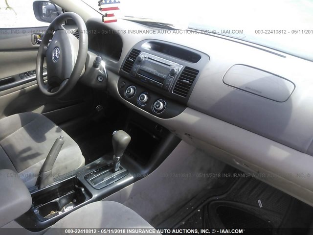 4T1BE32K66U672393 - 2006 TOYOTA CAMRY LE/XLE/SE ნაცრისფერი ფოტო 5