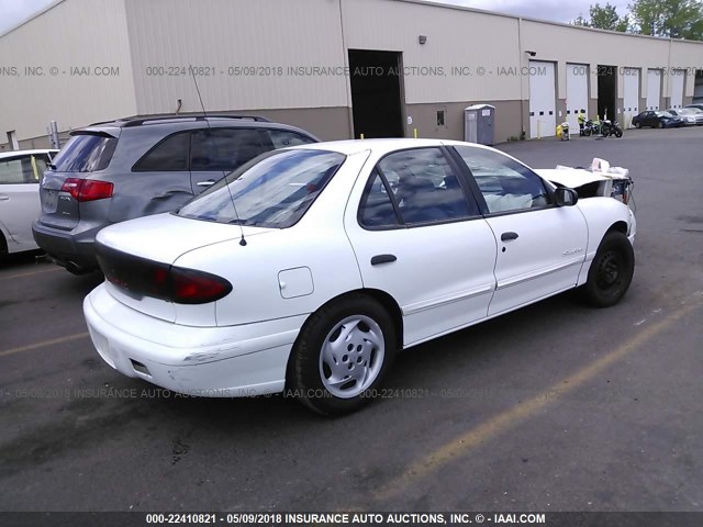 1G2JB52T6W7503815 - 1998 PONTIAC SUNFIRE SE WHITE photo 4