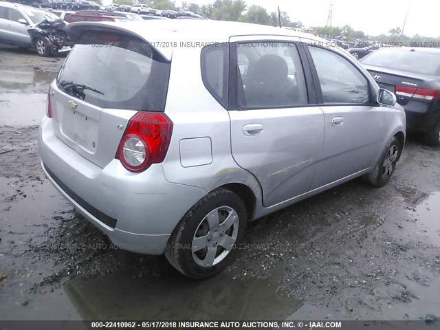 KL1TD66E59B330474 - 2009 CHEVROLET AVEO LS/LT SILVER photo 4