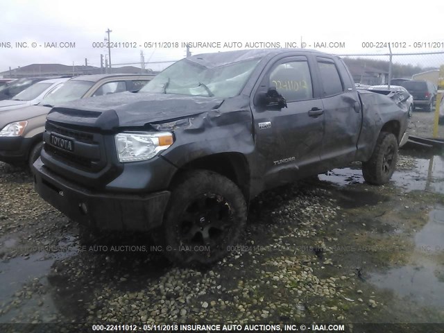 5TFUW5F19GX534421 - 2016 TOYOTA TUNDRA DOUBLE CAB SR/SR5 GRAY photo 2