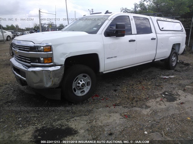 1GC1CUEG2JF154099 - 2018 CHEVROLET SILVERADO C2500 HEAVY DUTY WHITE photo 2