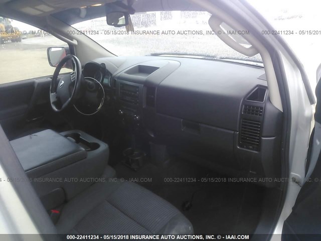 1N6BA06A09N317649 - 2009 NISSAN TITAN XE/SE/LE SILVER photo 5