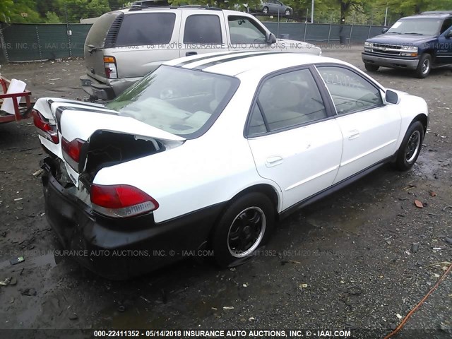 1HGCF85482A049287 - 2002 HONDA ACCORD DX WHITE photo 4