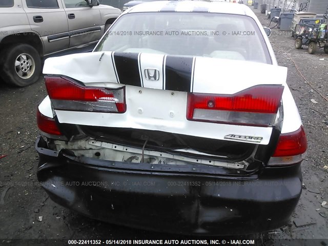 1HGCF85482A049287 - 2002 HONDA ACCORD DX WHITE photo 6