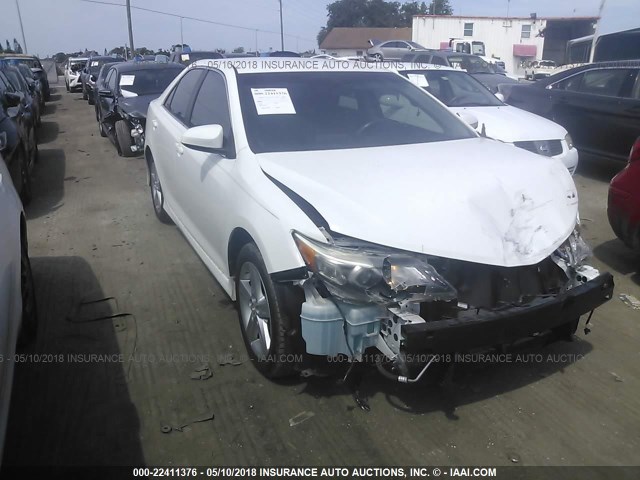 4T1BF1FK8DU656981 - 2013 TOYOTA CAMRY L/SE/LE/XLE 白色 照片 1