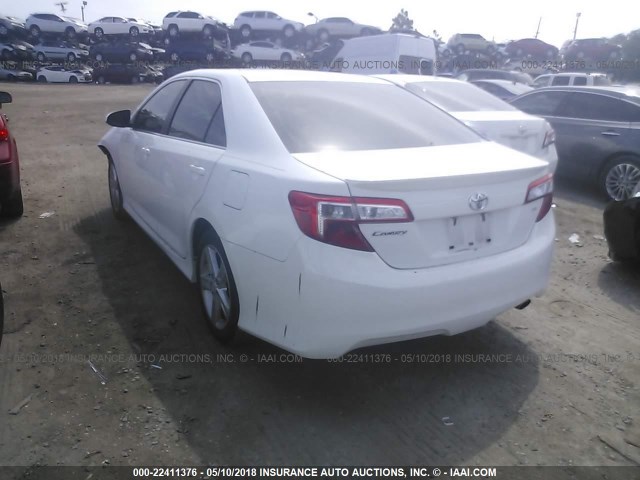 4T1BF1FK8DU656981 - 2013 TOYOTA CAMRY L/SE/LE/XLE 白色 照片 3