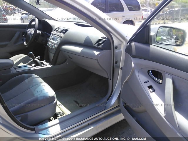 4T1BE46KX7U683723 - 2007 TOYOTA CAMRY NEW GENERAT CE/LE/XLE/SE SILVER photo 5