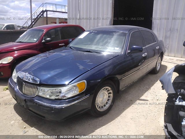 1LNHM81W22Y662591 - 2002 LINCOLN TOWN CAR EXECUTIVE BLUE photo 2